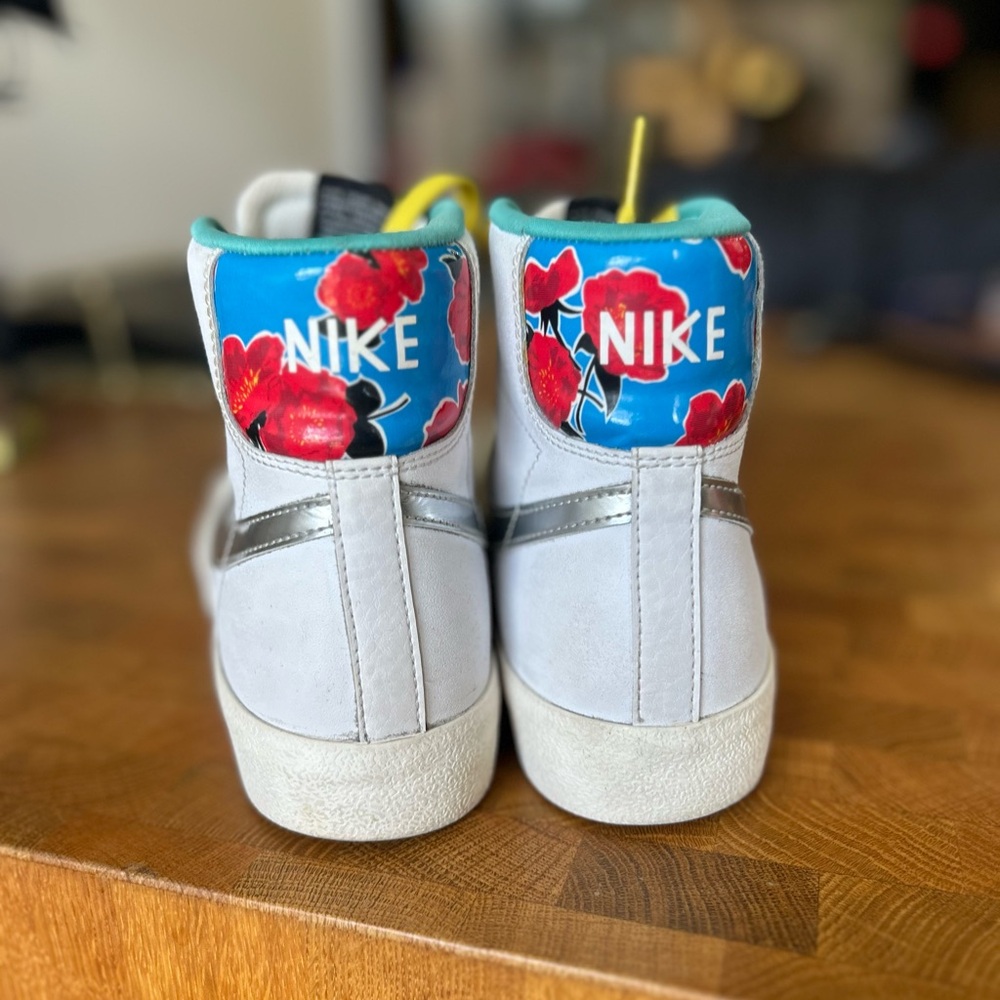 Nike blazers mid ‘77 high tops. White, silver floral. Size 8
